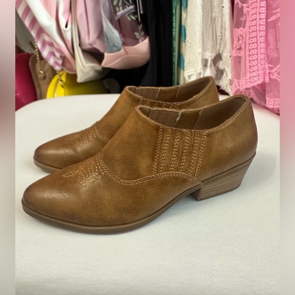 Frye and Co. Saddle Tan Clogs Size 6 - Picture 2 of 10